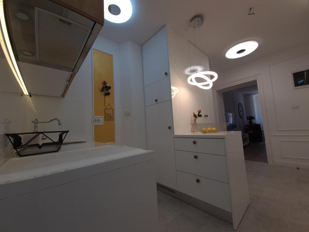 Apartment Trixi Maksimijan 普拉 外观 照片